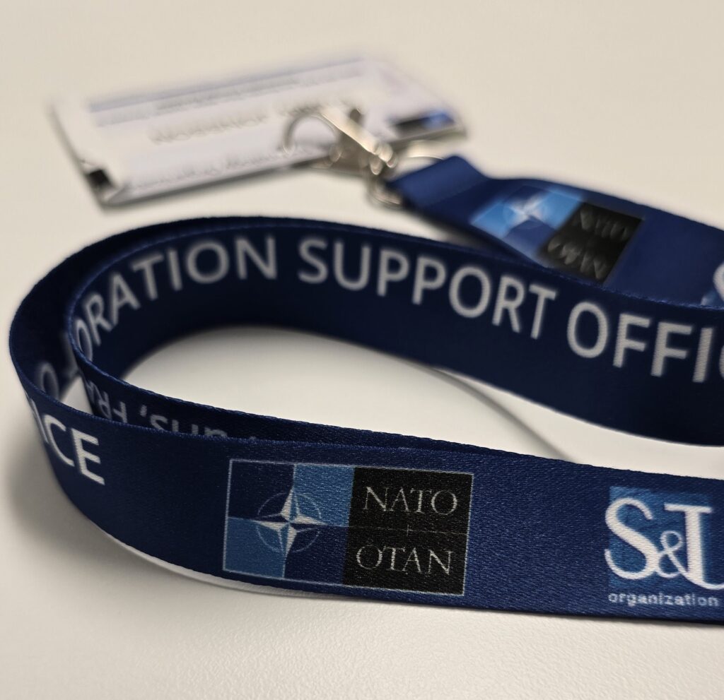 Blue ribbon with Nato logo.
